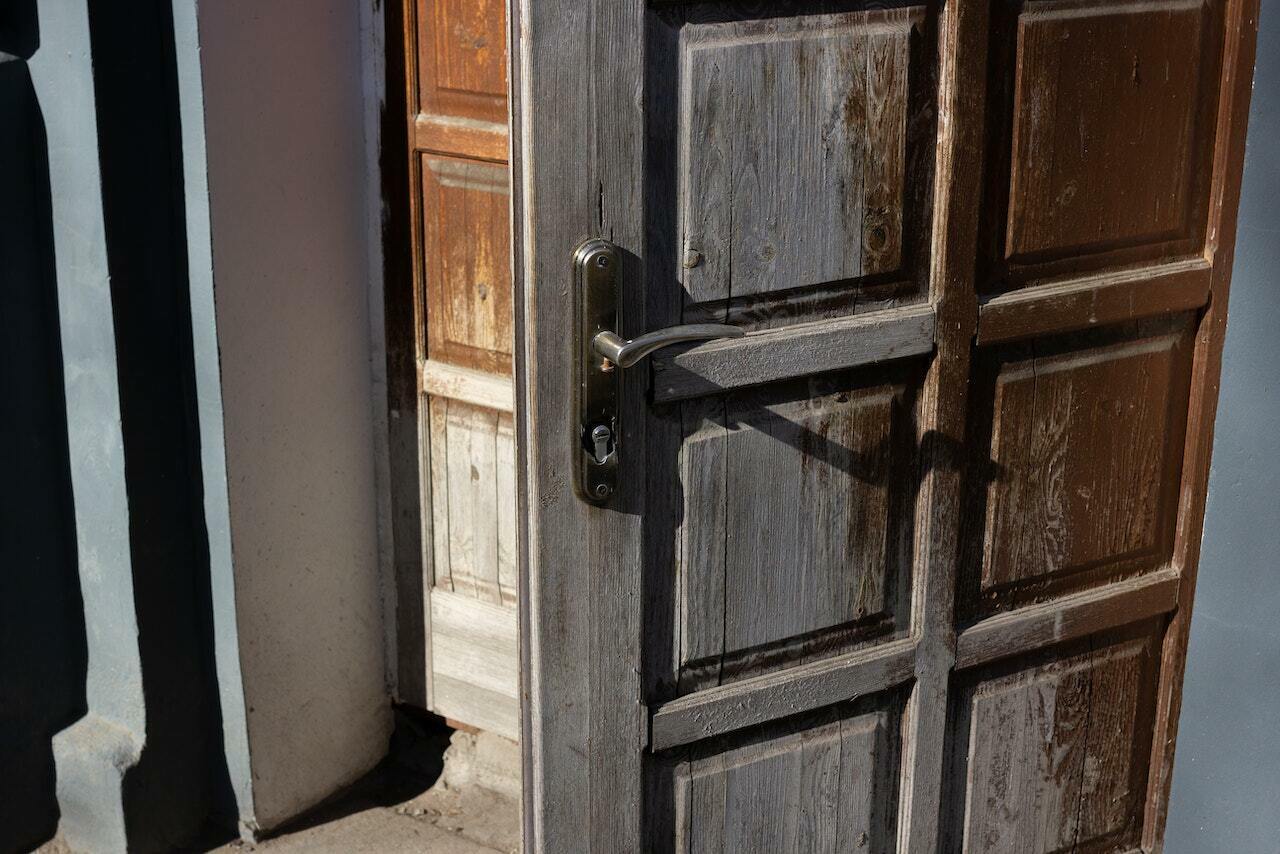 Cómo abrir una puerta con llaves puestas